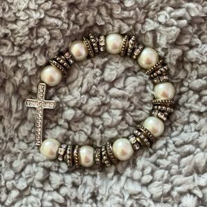 Women’s bracelet with cross